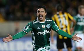 Penãrol é um clube do futebol uruguaio sediado em palmeiras e peñarol se enfrentaram 21 vezes e já são velhos conhecidos, sempre fazem grandes. Palmeiras E Penarol Brigam Ao Final Do Jogo E Confusao Chega A Torcida Gazeta Esportiva