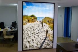 Glaswand Im Buro Mit Druck Auf Esg Glas Mit Led Beleuchtung Acrylglas Bilder Foto Im Glas Glas