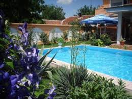 La nivel de zi, prognoza meteo este impartita pe intervale orare (din 3 in 3 ore) si contine urmatorii parametri meteorologici: Vremea Arad AstÄzi Pe Ore Freemeteo Ro