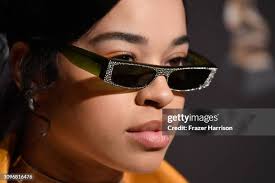 617点のMai Harrisonの写真と高解像度写真