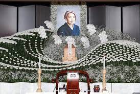 Although japan has become a more secular society (see religion in japan), 91% of funerals are conducted as buddhist ceremonies. The Art Of Japanese Funeral Floral Arrangements Colossal