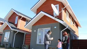 Los primeros 50 mil cupos se entregaron durante 2020, mientras que en marzo de este año se inició un nuevo proceso de postulación para la entrega de otros 50 mil subsidios. Subsidio De Arriendo Especial Clase Media 2021 Como Postular