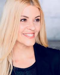 Melissa Stone's Instagram, Twitter & Facebook