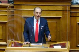 Το 2014, ο εκπαιδευτικός κατέθεσε αγωγή εναντίον του, με συνέπεια να καταδικαστεί για συκοφαντική δυσφήμιση με πρόστιμο ύψους 15.000 ευρώ, ενώ του απαγορεύτηκε να αναφέρει το όνομα του εκπαιδευτικού.57. O Belopoylos Gia Tis Spoydes Toy Sthn Kypro Brwmia Twn Mme Lifo