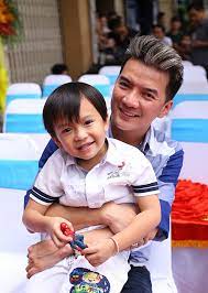 Đàm vĩnh hưng nên nhớ, tôi vẫn là bà chủ đại nam, vẫn rạng rỡ, vẫn lương thiện, bà nguyễn phương hằng nói trong livestream ngày 9/5 vừa qua. á»Ÿ Tuá»•i 47 It NgÆ°á»i Biáº¿t Ä'am VÄ©nh HÆ°ng Con Co Con Trai 11 Tuá»•i
