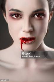 Mor Göz Iris Kan Ağlayan Kadın Vampir Stok Fotoğraflar & Kan'nin Daha Fazla  Resimleri