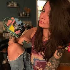 Jessica Courson's Instagram, Twitter & Facebook