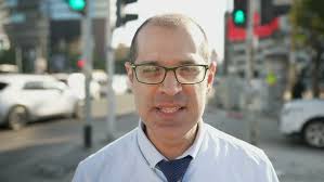 אליאור מארח את אופיר הדס