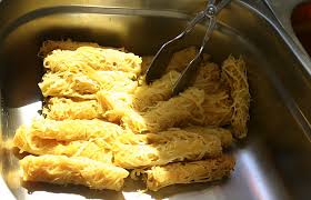 Resepi roti jala kari ayam sedap mat gebu adalah sesuatu resepi makanan yang sangat istimewa dan merupakan makananan kegemaran orang melayu di malaysia. Roti Jala Wikipedia