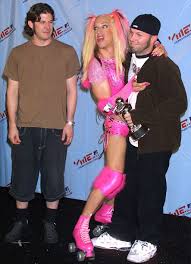 News \ eddie van halen pulled a gun on fred durst in the early 2000s the guitar legend was (obviously) extremely unhappy with how a jam session went 40 Pictures That Perfectly Sum Up 2000 2005 Ben And Jen Limp Bizkit Horror Punk