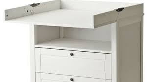 ikea rappelle la commode table a langer sundvik apres des chutes d enfants