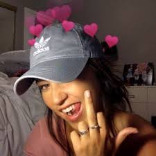 Emma Whitcomb (@1235Emma)