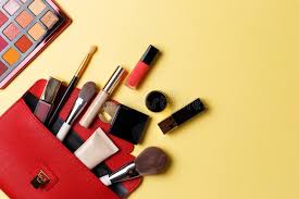 Einfach postleitzahl oder ort eingeben und ihre beauty professionals in der nähe finden! Set Of Professional Elite Decorative Cosmetics For Makeup On A Yellow Background The Concept Of Beauty And Fashion Stock Photo Image Of Facial Cosmetics 171864048