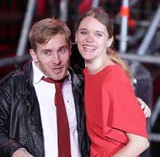 „ganz nach christlichem vorbild versuche ich, meine feinde zu lieben interviews, videos, prominente: Schauspielerpaar Samuel Koch Feiert Hochzeit Im Zirkuszelt Welt