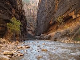 The narrows of zion national park. Im Fluss Wandern The Narrows Im Zion Nationalpark Smilesfromabroad
