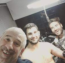 About στην υγειά μασ ρε παιδιά. O Petros Filippidhs Phge Ton Gio Toy Gia Tatoyaz Ston Giwrgo Mayridh Pics Patras Events