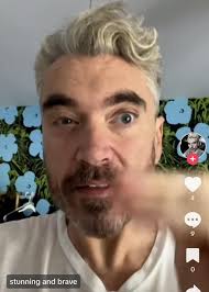 In honor of Stephen getting his banned TikTok back I think we should now  give this snark a profile photo of Stephens best looks. I'll go first 😂 :  r/StephenHiltonSnark