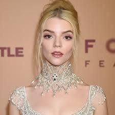 If there was a Frozen live action remake, whom do you think should play  Elsa? : r/disneyprincess