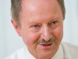 Rechnungsprüfer: Dr. Josef Hauser, ehemals Ombudsmann, Pians