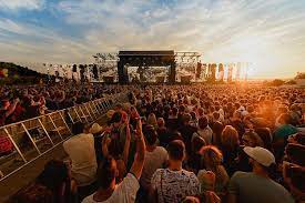 Cu un mare dor de castel și de atmosfera unuia dintre cele mai îndrăgite. Electric Castle Festival Cool Festivals Retreats