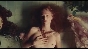 Zendaya sexy - Euphoria s02e04 (2022)