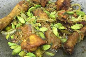 Telah lama saya ingin menyediakan lauk sambal dengan menggunakan cili merah. Ayam Masak Sambal Cili Hijau Berpetai Sedap Makan Sampai Terpejam Mata