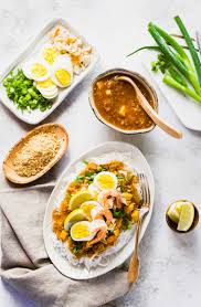 A Super Easy Authentic Pancit Palabok Recipe That Doesn T Use Flavor Packets Or Bouillon Cubes And Is Ready In One Hour Pancit Pancit Palabok Recipe Recipes