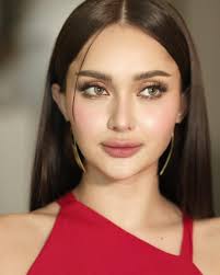 Today's look 💖 Makeup Artist: Paul Unating Hairstylist: Jericho Valenzuela  Stylist: Perry Tabora