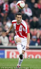 Stephen kelly, 37, aus irland ⬢ position: Fulham Boss Roy Hodgson Signs Birmingham Defender Stephen Kelly On Three Year Deal Daily Mail Online