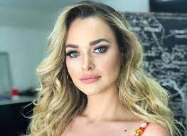 En medio de esta cuarentena por la pandemia del coronavirus, la actriz daniela nicolás se ha mantenido bastante activa en lo que son las redes sociales, sin embargo ha sorprendido constantemente con sensuales publicaciones. Daniela Nicolas Miss Universo Chile Se Harto De Las Criticas Y Lanzo Potente Mensaje En Instagram Guioteca