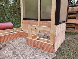 Schritt für schritt erklären wir ihnen den bau eines 3 mal 1,5 meter großen treibhauses für jeden garten. Upcycling Diy Gewachshaus Aus Alten Fenstern Bauen