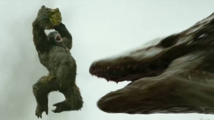 Kong Battles a Skull-Crawler in Kong: Skull Island Clip