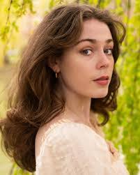 Lenore Grace's Instagram, Twitter & Facebook