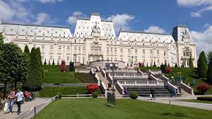 Pour réserver l'appartement luxury studio palas mall, utilisez notre site. Iasi Romania Palas Mall Gardens Youtube