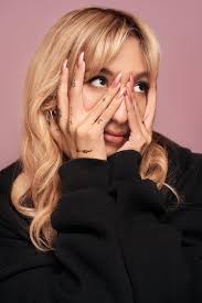 I'm new to the model scene and would like to get myself out there, just  turning 18 and would be down to cool new opportunity's.