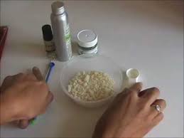 Concernant le savon, il faut faire attention à ce que vous utilisez, car tous les savons vendus sous l'appellation dans cette recette, ce sont bien des cristaux de soude que j'utilise, et non des perles de soude que l'on utilise habituellement pour faire des savons. Tutoriel Mon Savon Maison Youtube