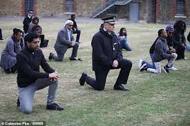 Sir keir starmer certainly raised eyebrows when he was photographed kneeling in his westminster office at the height of the blm demos (yes, those largely peaceful events that saw national. Boris Johnson Makes Clear He Would Not Take The Knee Readsector