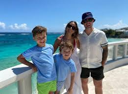 Check out featured articles and pictures of frankie bridge born: Dcpckmhzsul5am