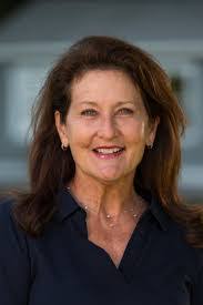 Sara Akbari's Instagram, Twitter & Facebook