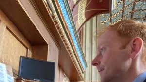 James Davy donne un récital d'Orgue à tous vents à l'heure du marché à  Saint-Gilles-Croix-de-Vie