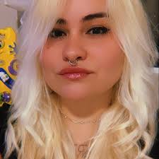 pelacidadederiogrande 🌊 Caravela-portuguesa na Praia do Cassino Embora  sejam belíssimas são bem perigosas. TOME CUIDADO ⚠️ O veneno da  Caravela-portuguesa é, de certa forma, parecido ao da aranha Viúva-negra,  que provoca dores