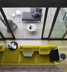 The frank sofa from b&b italia, with simple shapes and generous proportions, leans on a thin profile and on bright brushed aluminium supports. Small Table Frank B B Italia Design Von Antonio Citterio