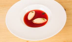 Consomme Von Der Roten Beete Mit Kren Nocken Ein Rezept Von Anna Matscher Blog Wissen Gegen Krebs Rote Beete Rezepte Frischer Meerrettich