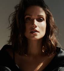 Interview: Marina Maximilian Finds Emotion and Simplicity Reaches Audiences  Best with “Late Bloomer” • Americana Highways