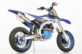 Tengok saja, posisi riding dibuat nyaman buat turing, ditambah spesifikasi mesin berkapasitas. Mau Modif Motor Trail Jadi Supermoto 3 Part Ini Harus Saling Bersinergi Motorplus