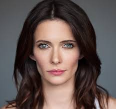 No wonder why they chose Bitsie as Lois Lane. She has all the perfect  facial features of the character and skightly resembles Margot Kidder. The  only bummer I had back in the
