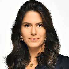 Aynı zamanda halk ozanı olan babası dursun özdil'den bağlama ve repertuvar dersleri aldı. Ayasofya Imami Na Karsi Ozlem Zengin In Yanindayim