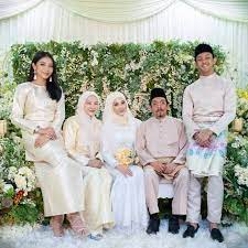 Salam sejahtera, pada tanggal 19 mei lalu istri saya selingkuh (berhubungan suami istri) dengan seorang lelaki beristri di sebuah hotel pada saat saya sedang bekerja. Datin Suliza Salam Dato Dr Mashitah Ibrahim Bakal Berbesan Anak Ikat Tali Pertunangan 1 1 2021 Nona