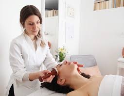 Indian massage therapy techniques for neck pain; Ayurvedic Facials Seed Rind
