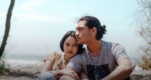 Film tersanjung diadopsi dari sinetron tersanjung yang pernah booming tahun 90an. Serial Sinetron Populer Di Tahun 90an Tersanjung